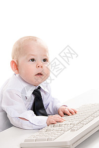 在键盘上打键盘和看一眼的严重婴图片