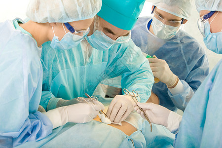 截肢康复展板手术图象四件外科衣在背景