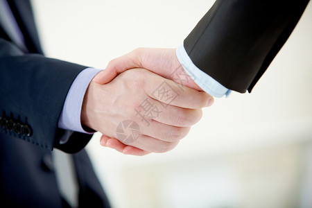 商业伙伴握手的形象图片