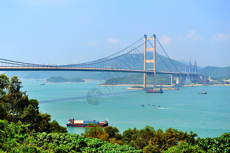 蓝天白云的香港青马大桥图片