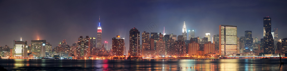 纽约市曼哈顿市中心城中夜间全景图片