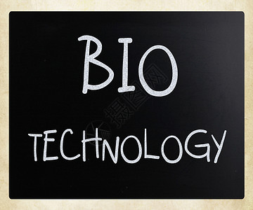 黑板上用白色粉笔手写的生物技术背景图片