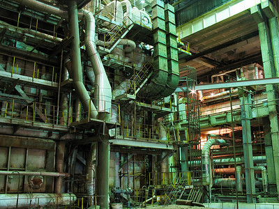 蒸气涡轮机械管道管子在发电厂的钢图片