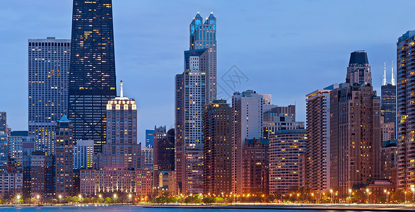芝加哥市中心湖边蓝色时段的图像图片