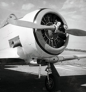 旧式飞机发动机图片