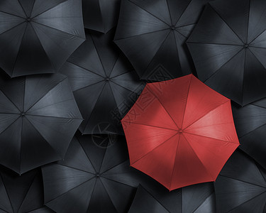 红色伞在许多黑暗伞之上图片