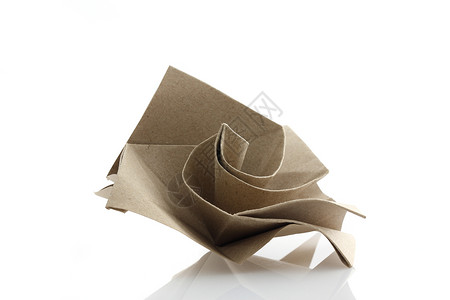 通过回收纸工艺折纸玫瑰花图片