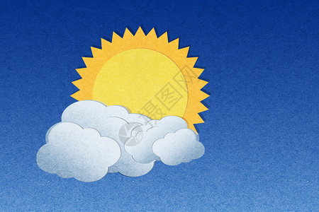 Grunge再生纸云与太阳图片