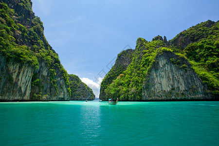 泰国南部的悬崖和清澈的大海皮岛图片