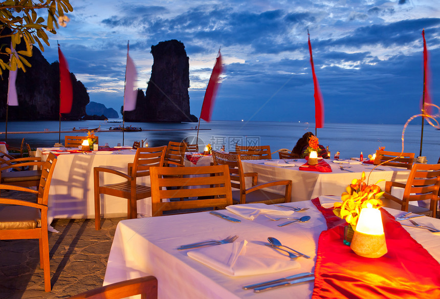 泰国海滩日落晚餐图片