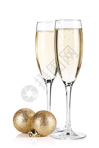 香槟杯和圣诞球在白色背景上被隔离图片