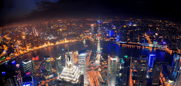 上海夜景与城市建筑和河流图片