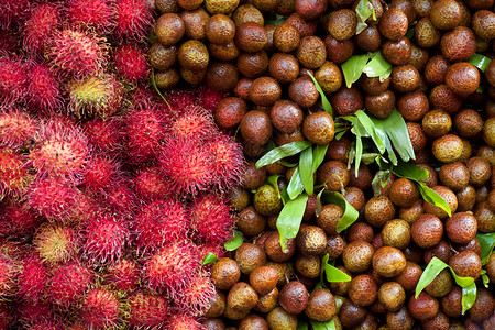 吉隆坡亚洲市场的荔枝和红毛丹图片