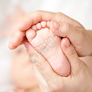 按摩小婴儿脚的按摩图片