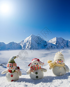 冬季圣诞节快乐的雪人朋友图片
