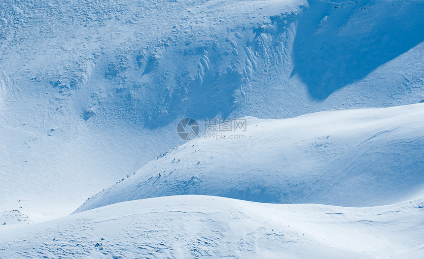 降雪山救济图片