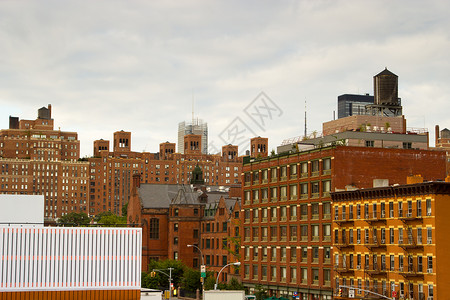位于纽约曼哈顿中城肉类包装区切尔西的住宅和办公楼图片