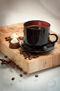 一杯带咖啡梁的热饮图片