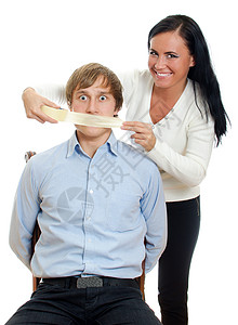 女人用胶带在男人嘴上图片