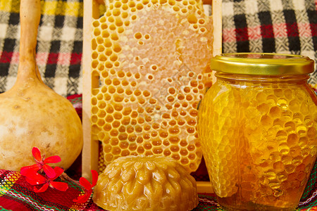 罐蜂蜜和蜂窝蜂蜜产品图片