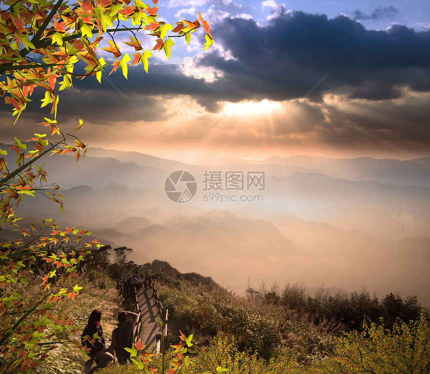 阿利山顶尖的日落星与好美的地图片