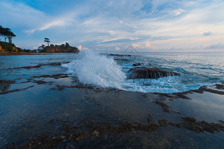 在印度安达曼岛和尼科巴群岛的伊德勒尼尔岛日落时高清图片