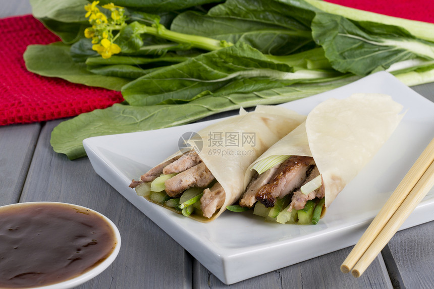 Pekingduck花鸭包装在煎饼中图片