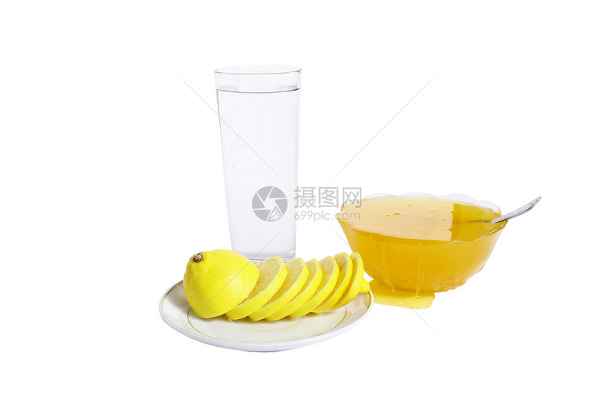 一杯水和柠檬在白色背景上分离的碗里的蜂蜜图片