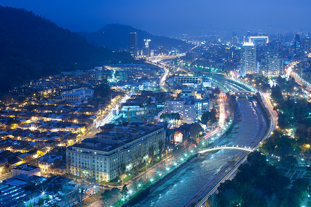 智利首都东面的智利圣地亚哥夜景图片