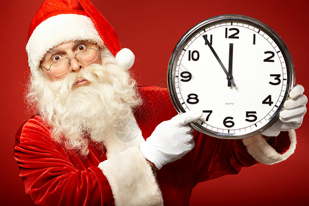 距离午夜还有5分钟时间到午夜的圣诞老人钟图片