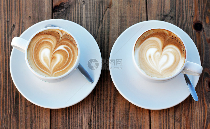 两杯咖啡卡布奇诺图片