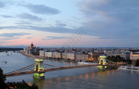 匈牙利链桥和多瑙河布达图片