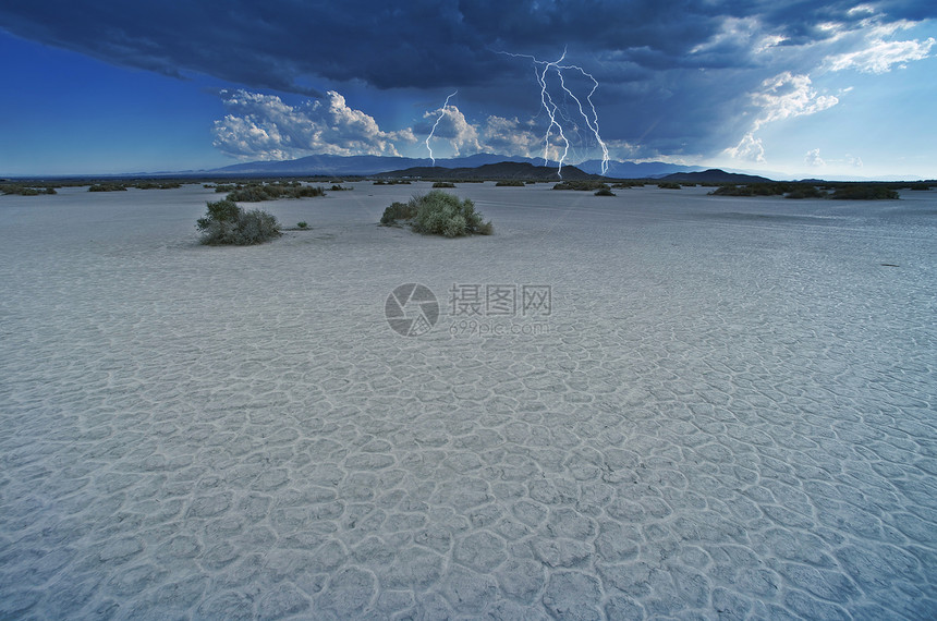 沙漠闪电风暴沙漠雷暴美国加利福尼亚州莫哈韦沙漠图片