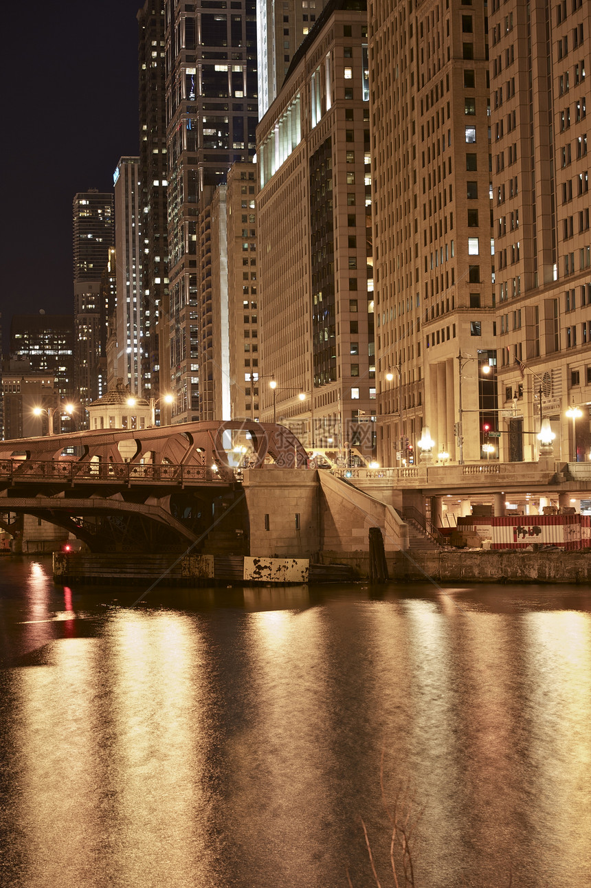 芝加哥黄金之夜瓦克大道和芝加哥河芝加哥市中心在晚图片