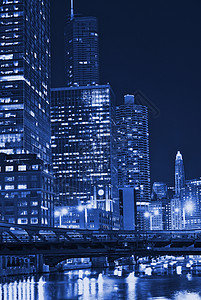 蓝色的芝加哥之夜美国伊利诺伊州芝加哥芝加哥市中心在晚上双色调蓝色芝图片