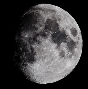 显示月球表面细节的月球特写镜头图片