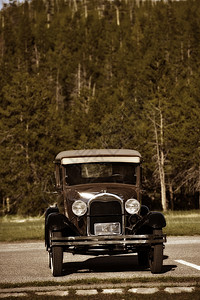 美国老旧汽车停泊车位图片