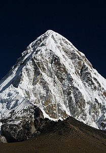 紧靠尼泊尔珠穆朗玛峰基地营图片