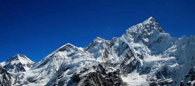 世界上最高的山峰图片