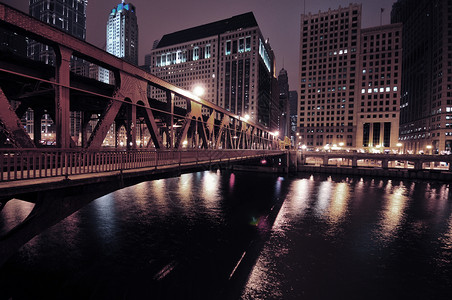 芝加哥河道的夜背景图片