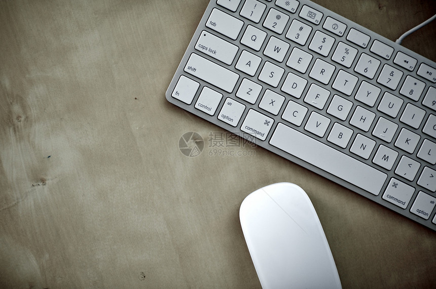 现代键盘和鼠标Wood桌面图片
