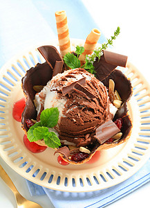 巧克力香草冰淇淋在图片