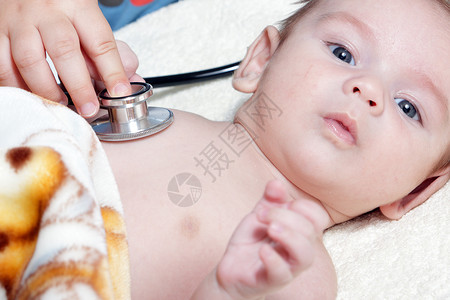 听诊器听婴儿的心跳图片