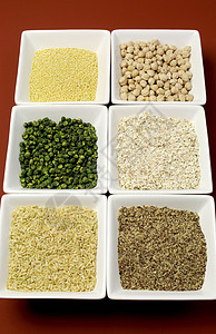 无麸质谷物食品糙米小米LSA荞麦片鹰嘴豆和绿豆类提供无乳糜泻的健康背景图片
