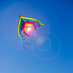 一只风筝在天上飞图片