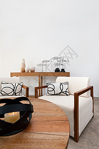 客厅里明亮的棕色白家具背景图片
