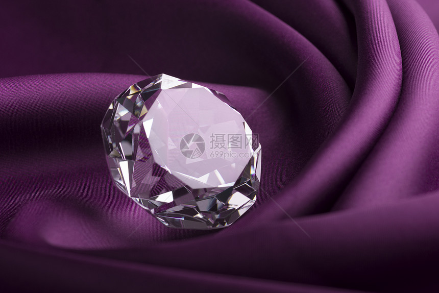 紫色丝绸花彩金刚钻石比图片