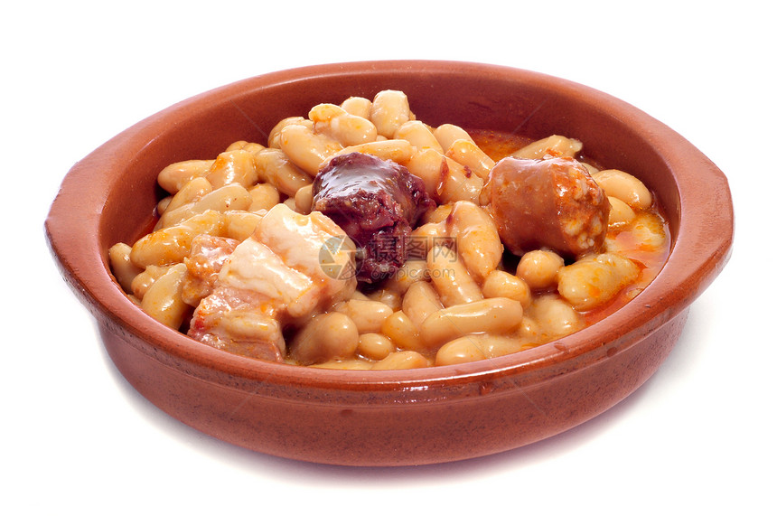 以白色背景的西班牙菜炖肉fabadaasturianan图片