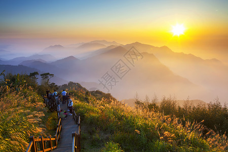 日落时美丽的山景供adv或图片