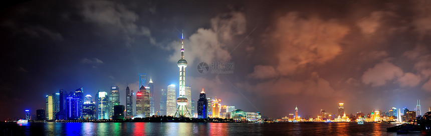 黄浦江上的海城市夜景图片